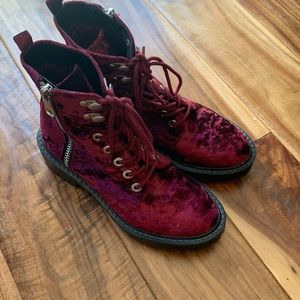 Crushed velvet Steve Madden combat boots. Size 7